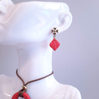 Pendientes India Rojos con Base Dorada