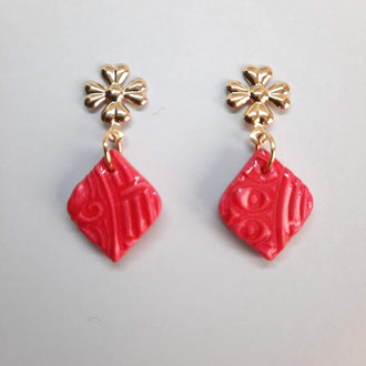 Pendientes India Rojos con Base Dorada