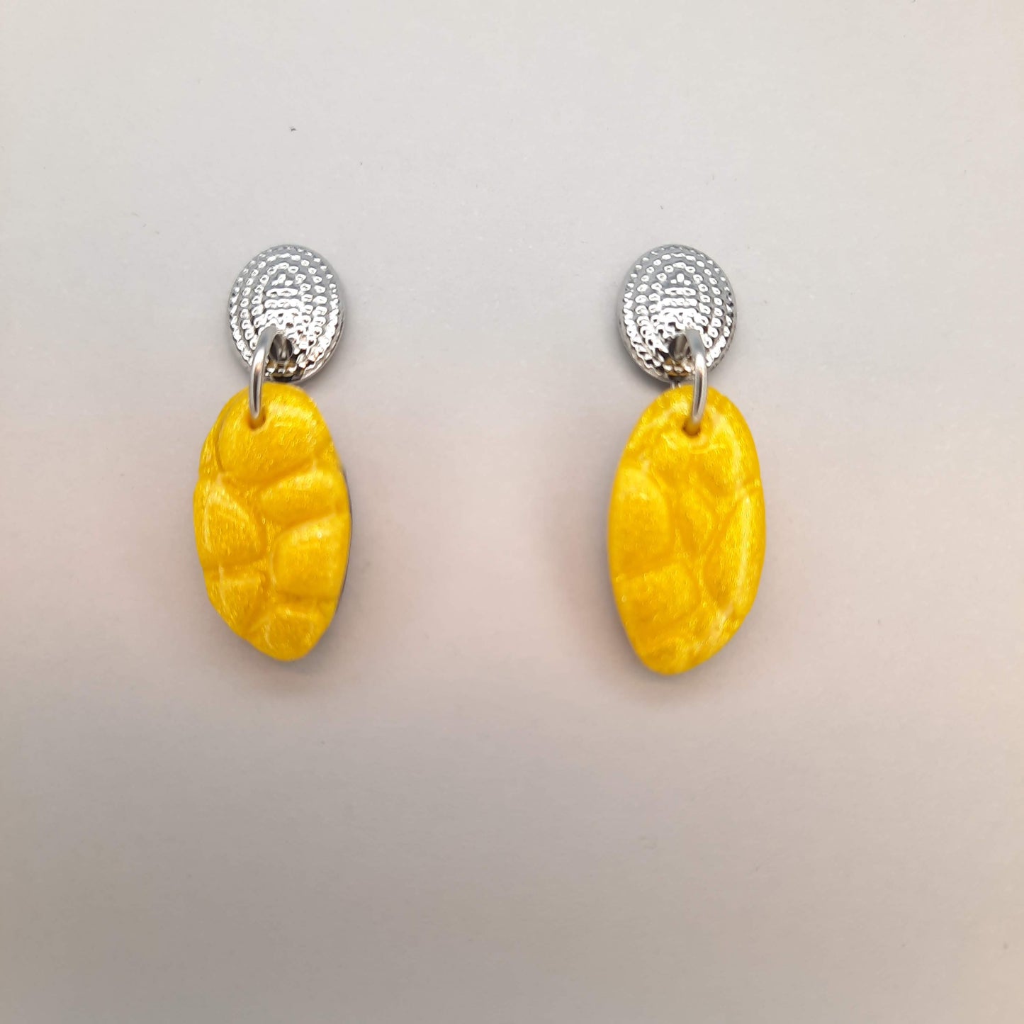 Pendientes Iris Amarillos Con Base Plateada