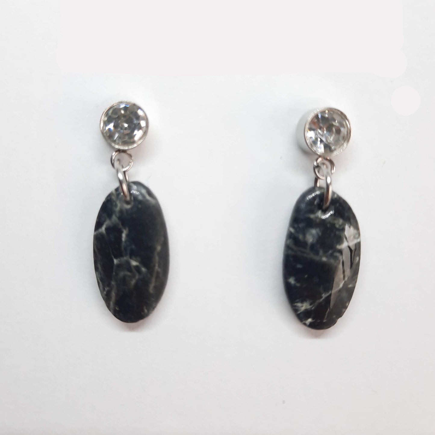 Pendientes Iris Negro Mármol con Base Plateada y Strass