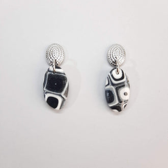 Pendientes Iris Negro Mosaico con Base Plateada