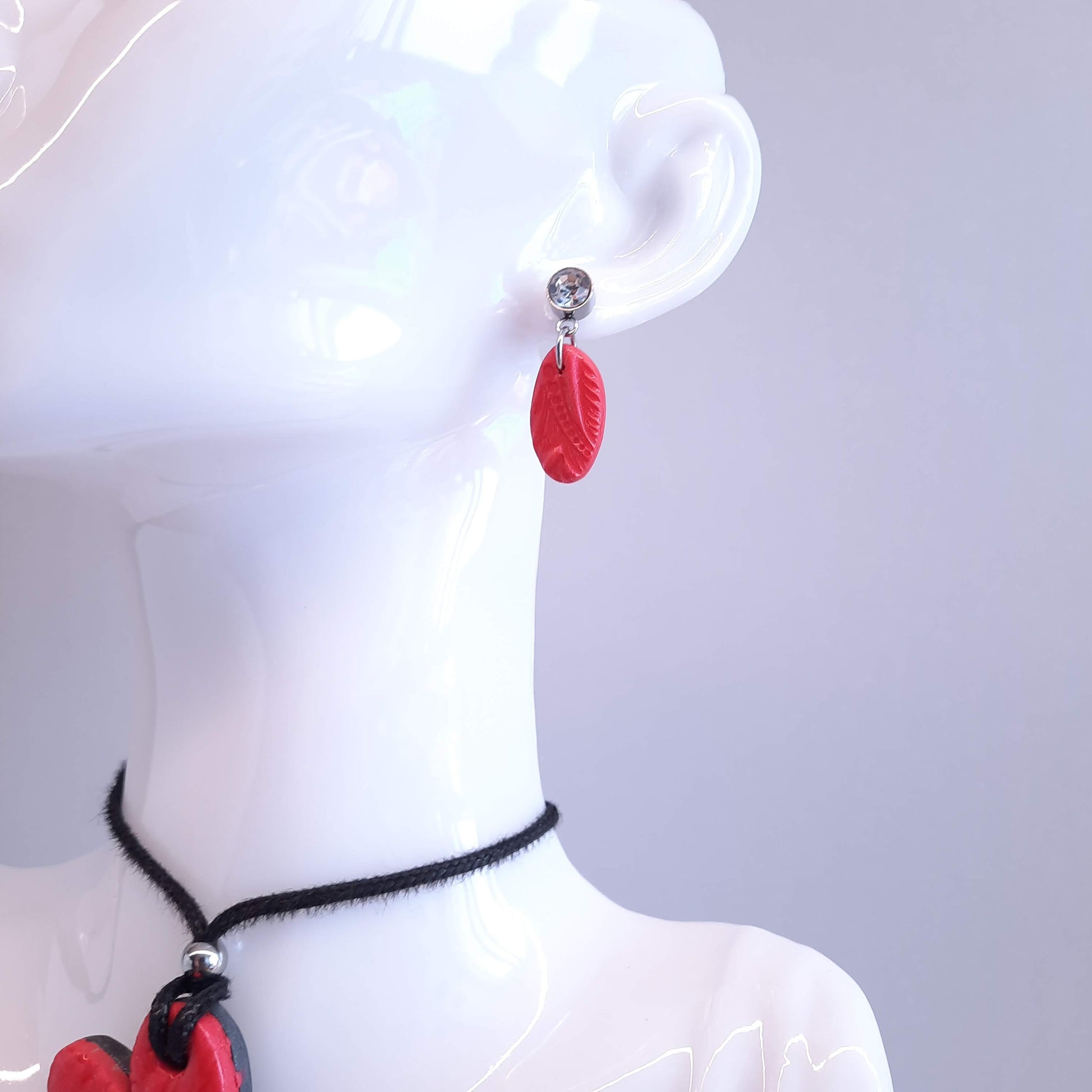 Pendientes Iris Rojos con Base Plateada y Strass