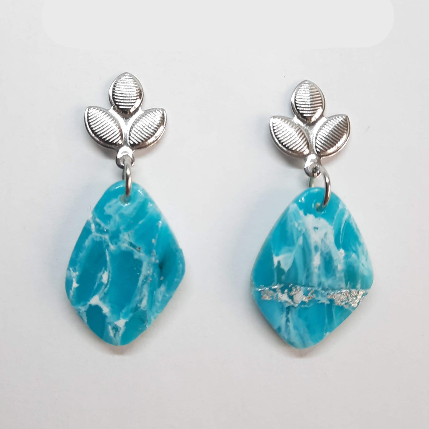 Pendientes Isabel Aguamarina con Base Plateada