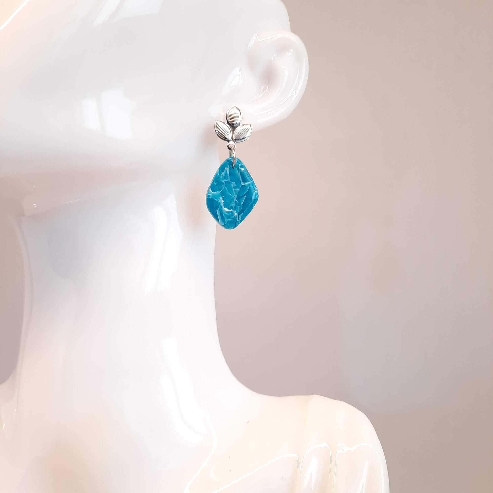 Pendientes Isabel Aguamarina con Base Plateada