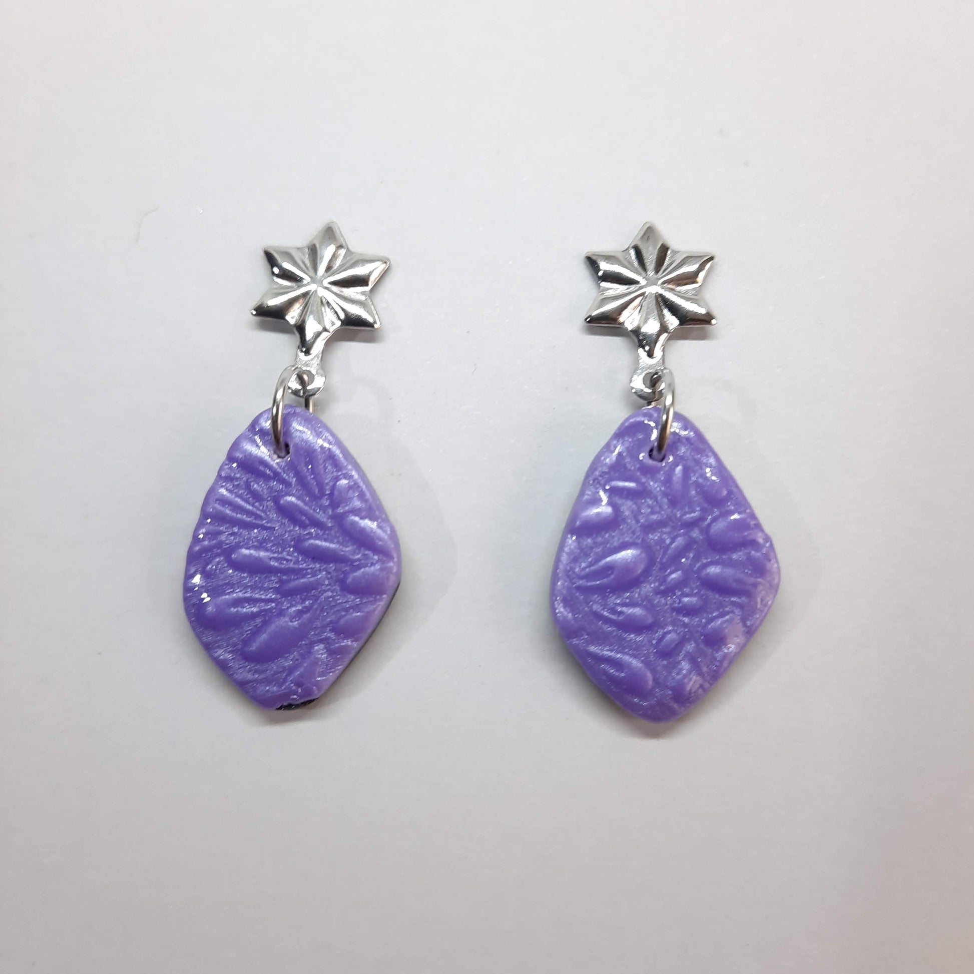 Pendientes Isabel Lila con Base Plateada