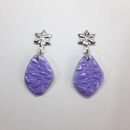 Pendientes Isabel Lila con Base Plateada