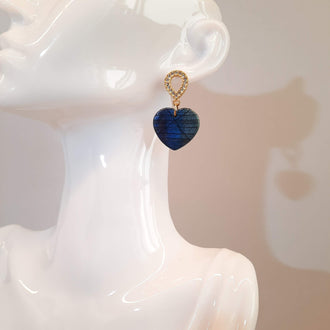 Pendientes Corazón Ancho Mediano Labradorita Azul con Base Dorada y Strass