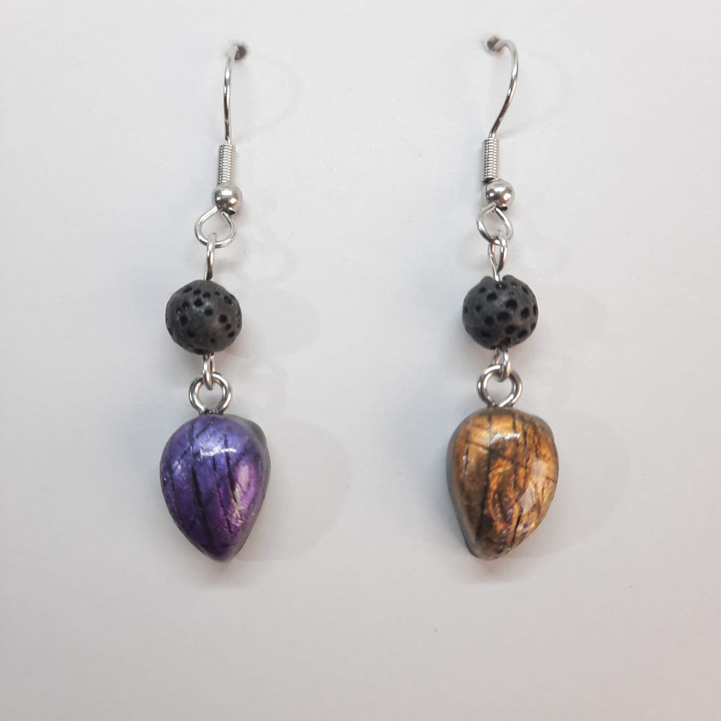 Pendientes Lágrima Labradorita Violeta con Cuentas de Lava