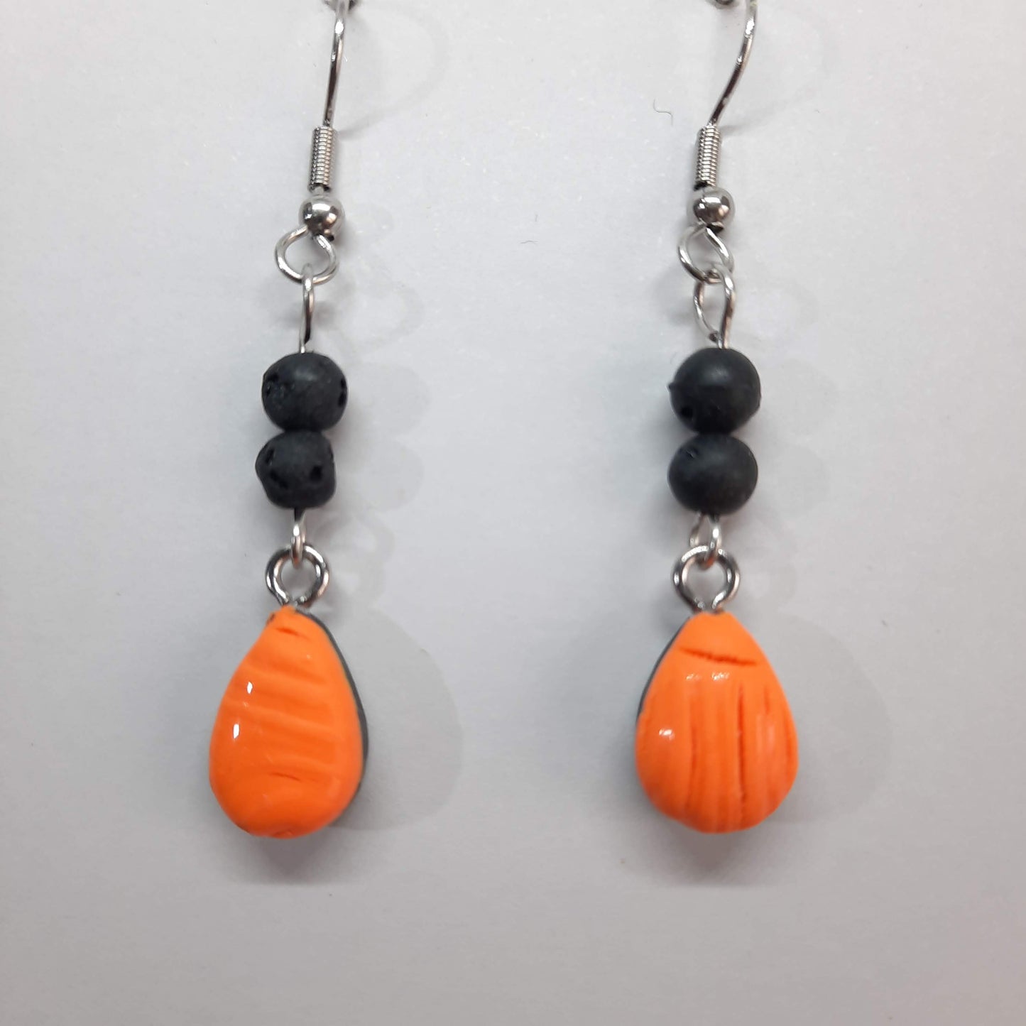 Pendientes Lágrima Naranja Con Bolitas De Lava