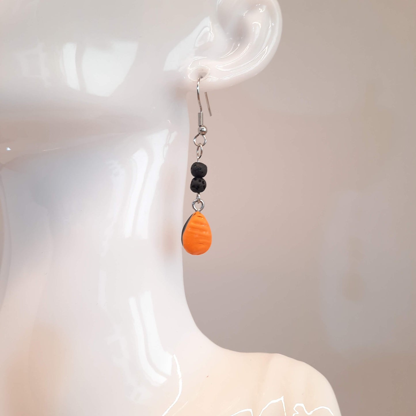 Pendientes Lágrima Naranja Con Bolitas De Lava