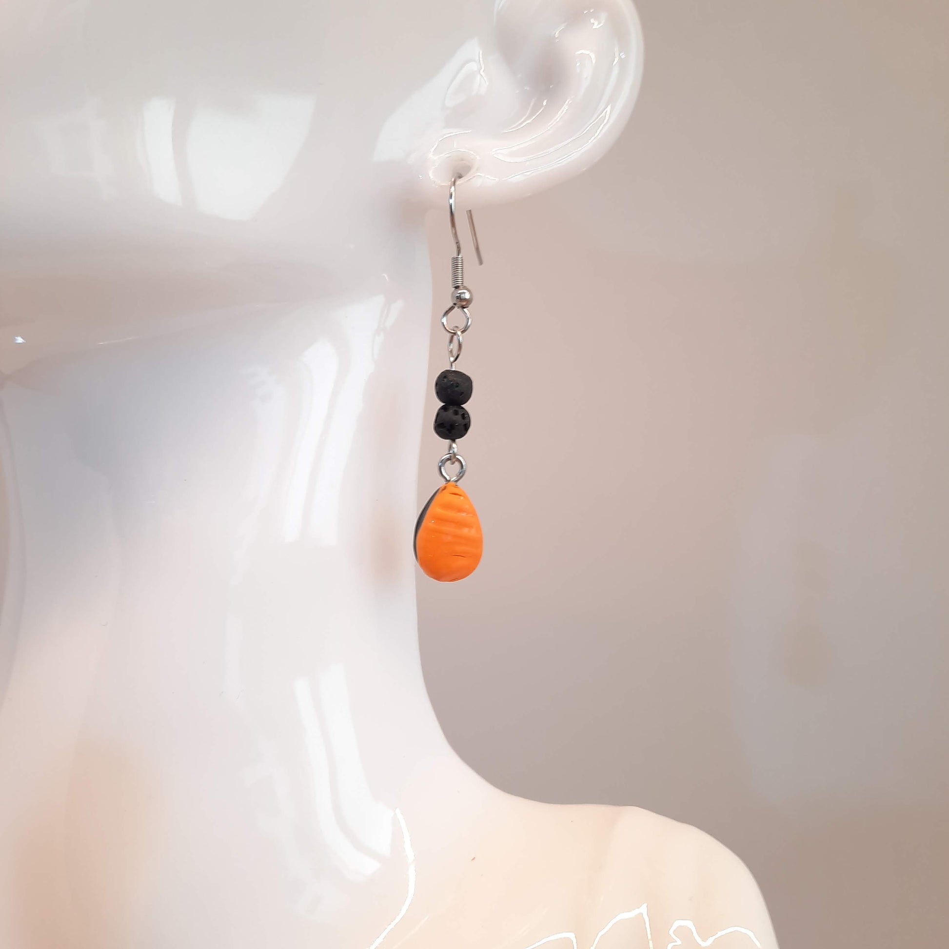Pendientes Lágrima Naranja Con Bolitas De Lava