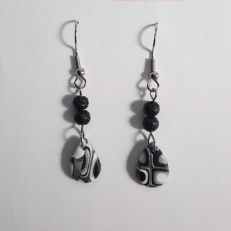 Pendientes Lagrima Negro Blanco con Ganchos Acero y Bolitas de Lava
