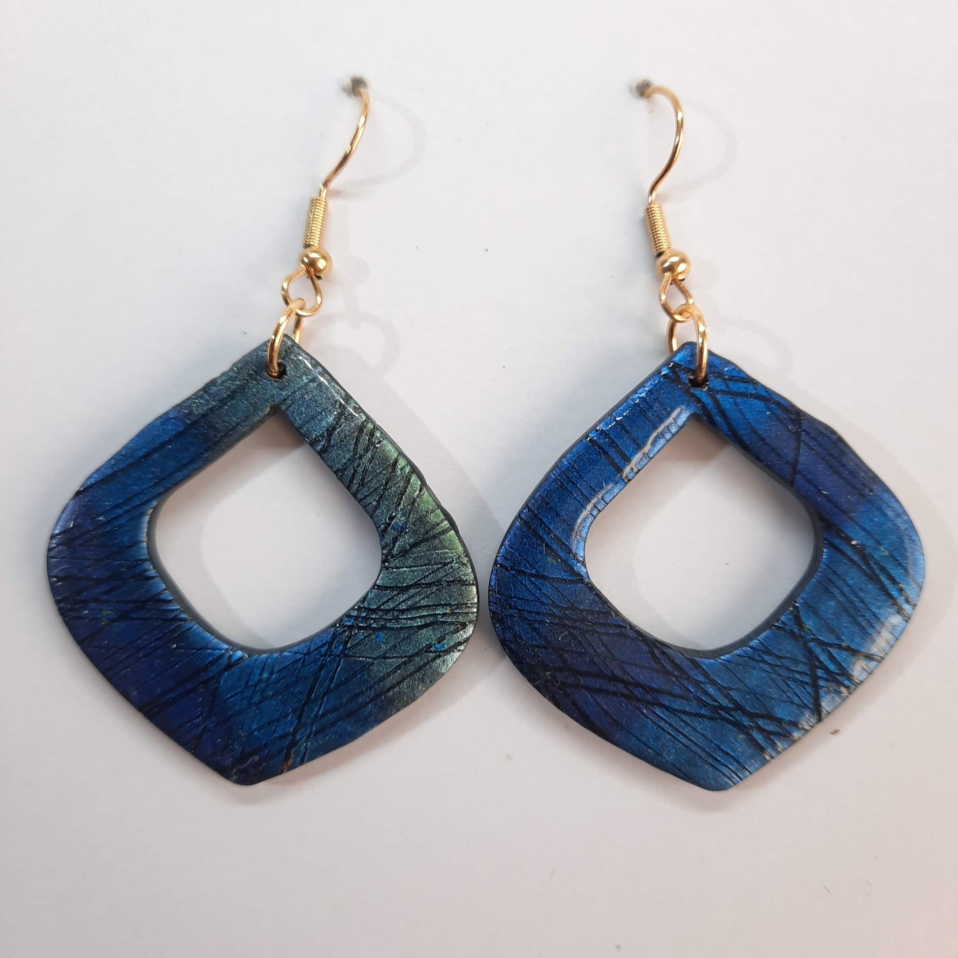 Pendientes Lisboa Labradorita Azul con Gancho Dorado