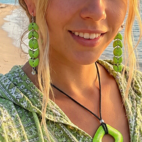 Pendientes Luna Verde Con Ganchos Plateado