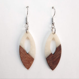 Pendientes Ovalados Blancos Madera y Resina