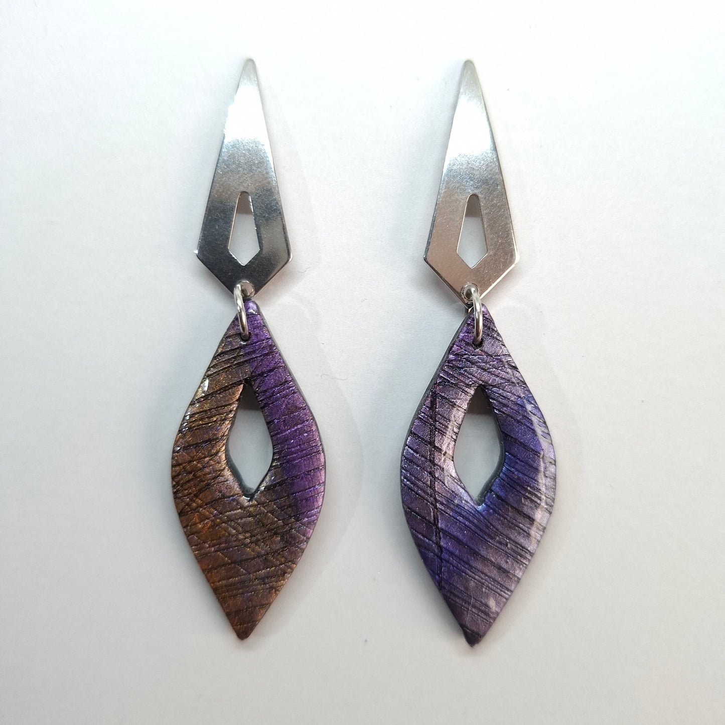 Pendientes Madrid Labradorita Violeta con Base Plateada