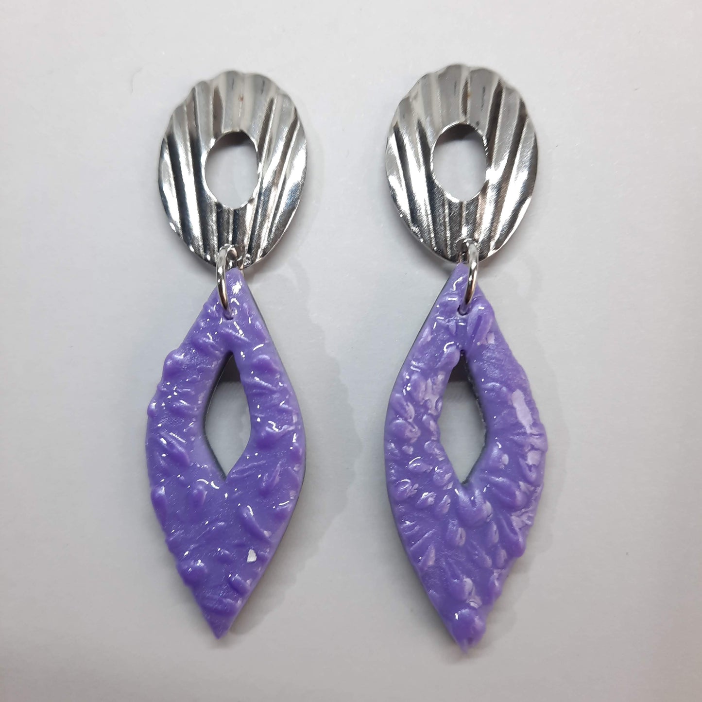 Pendientes Madrid Lila con Base Plateada