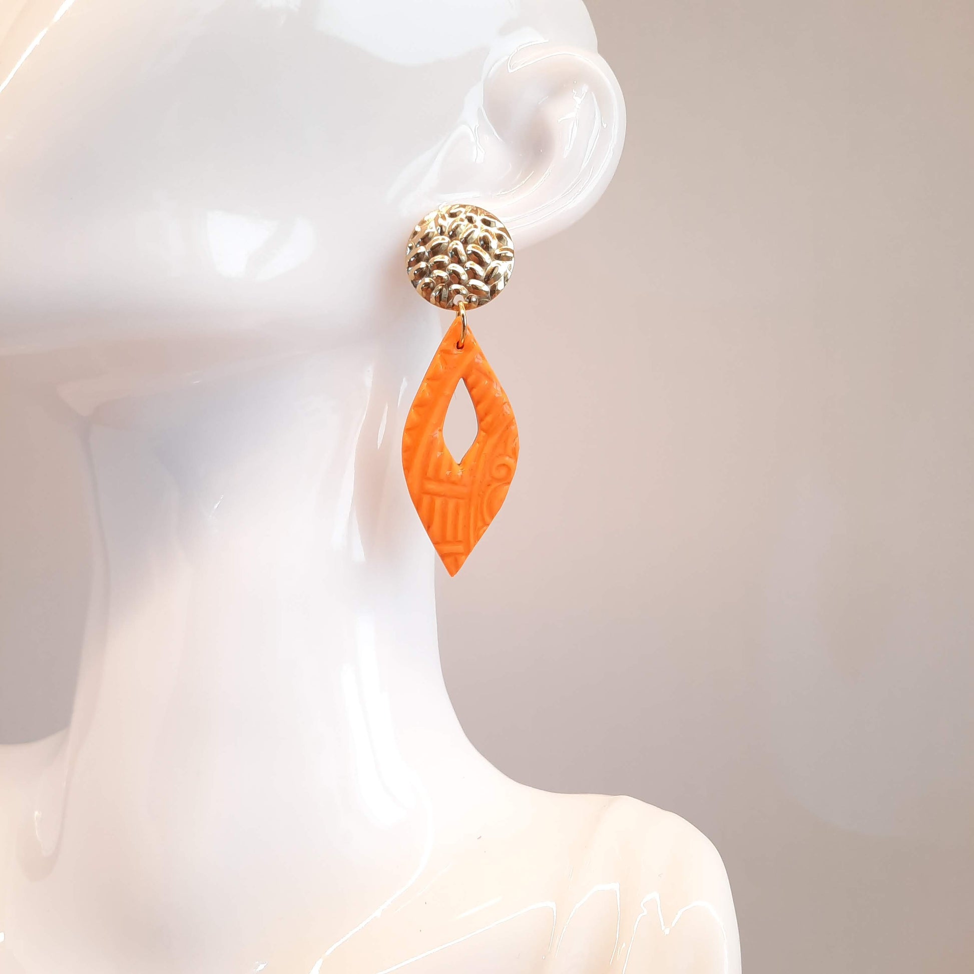 Pendientes Madrid Naranja con Base Dorada