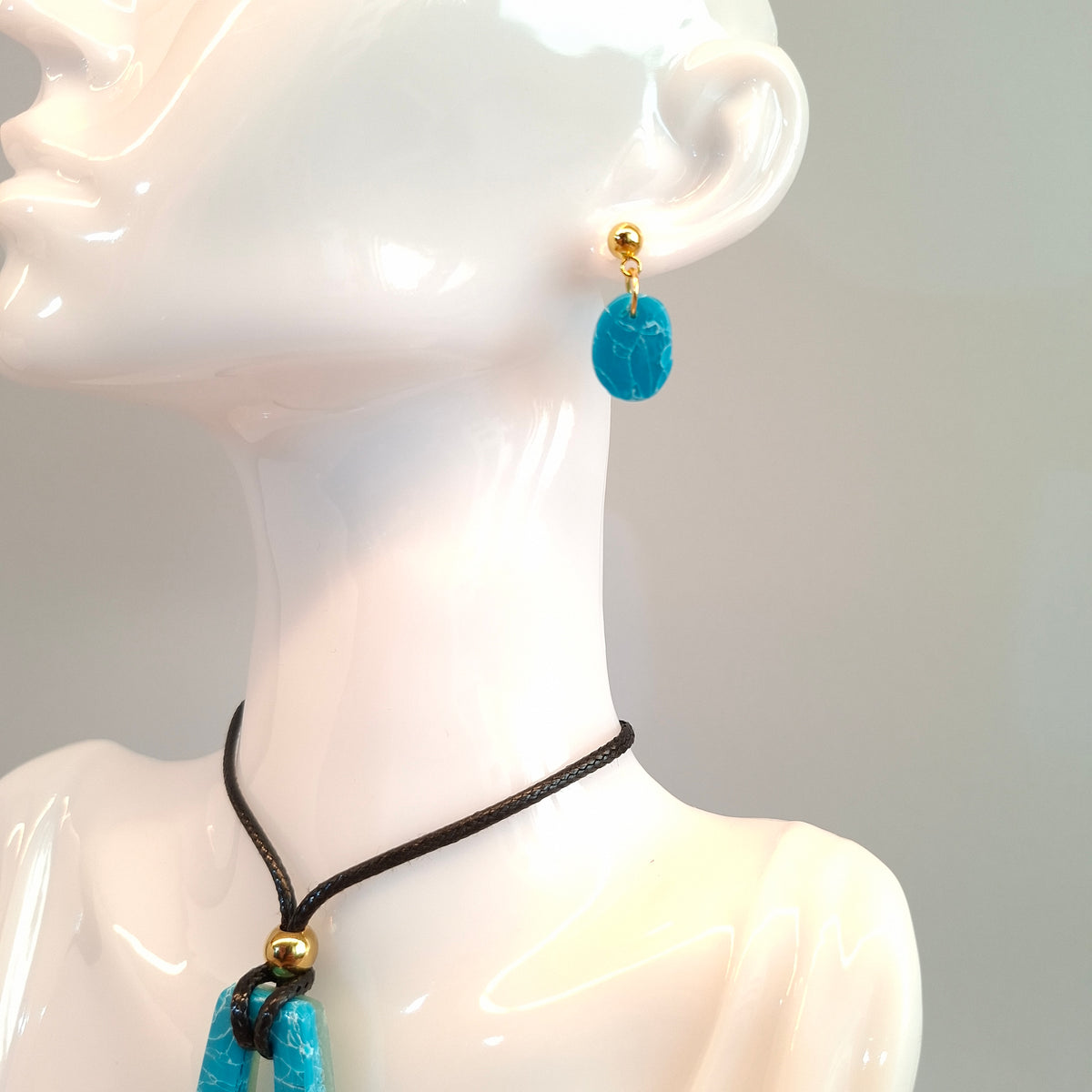 Pendientes Mimosa Aguamarina con Base Dorada