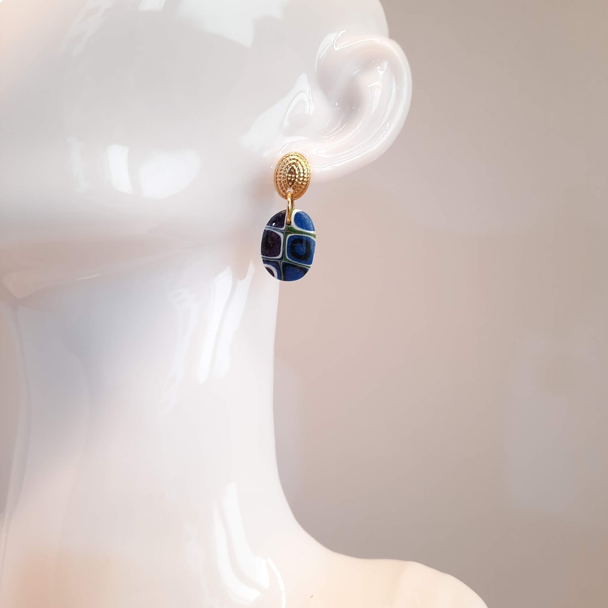 Pendientes Mimosa Arcoíris Con Base Dorada