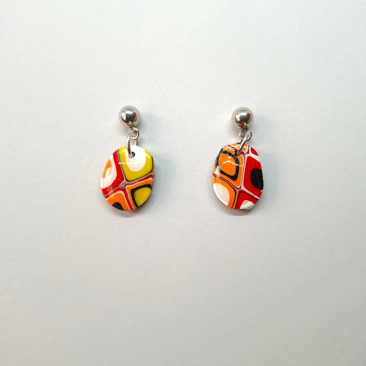 Pendientes Mimosa Arcoíris Con Base Plateada