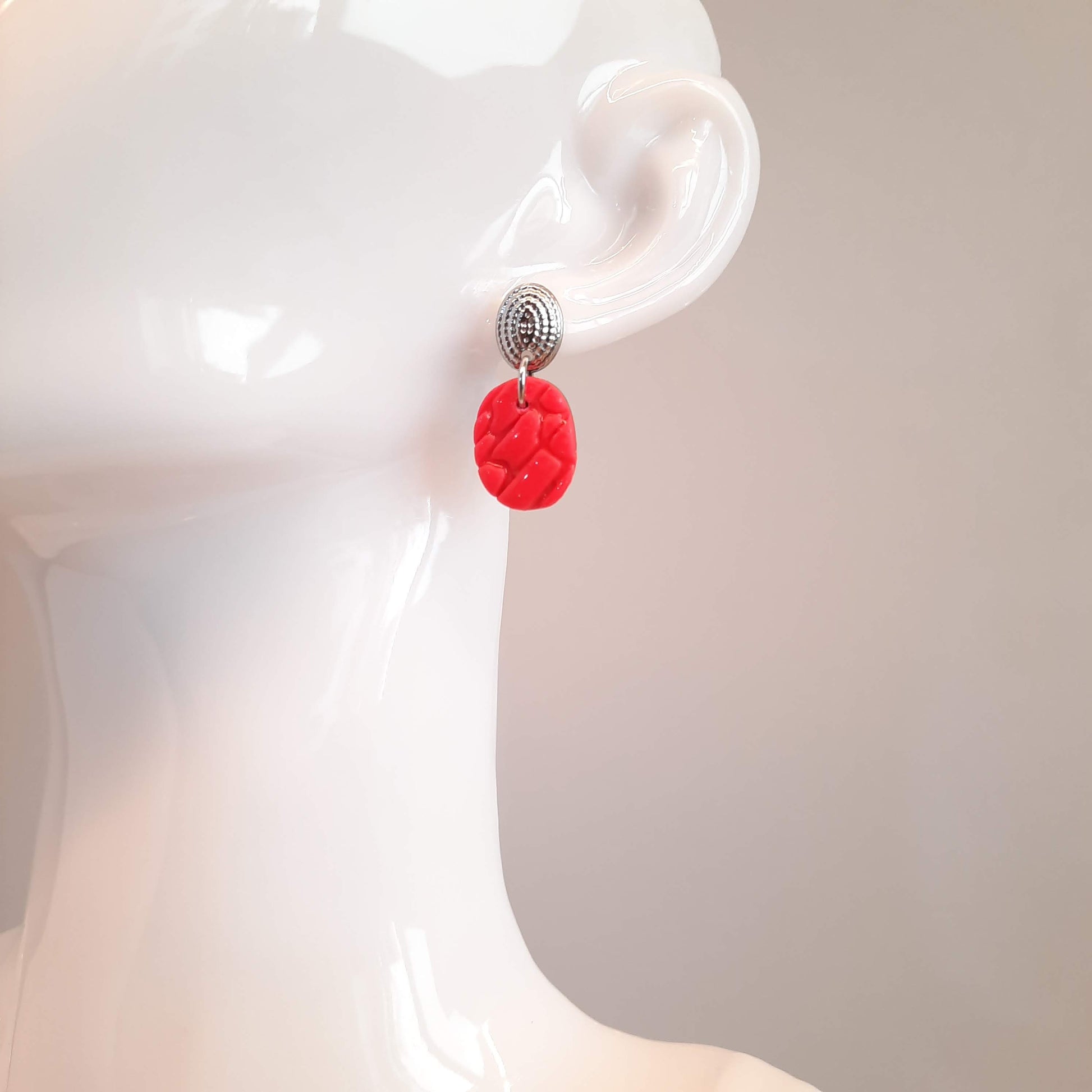 Pendientes Mimosa Rosa Neón Con Base Plateada