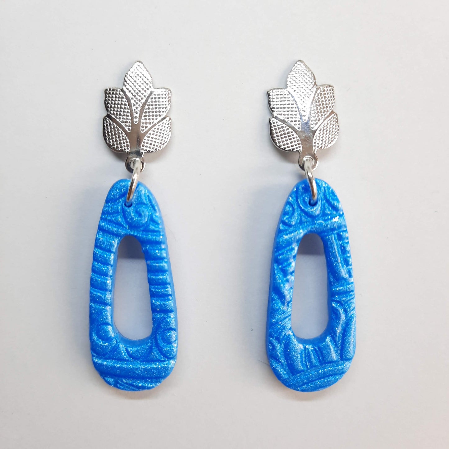 Pendientes Modernos Medianos Azul con Base Plateada