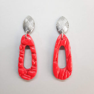 Pendientes Modernos Mediano Rosa Neon con Base Plateada