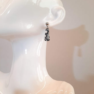 Pendientes Trapecio Pequeños Negro Blanco con Base Acero