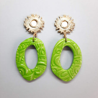 Pendientes Ovalado Verde con Base Dorada