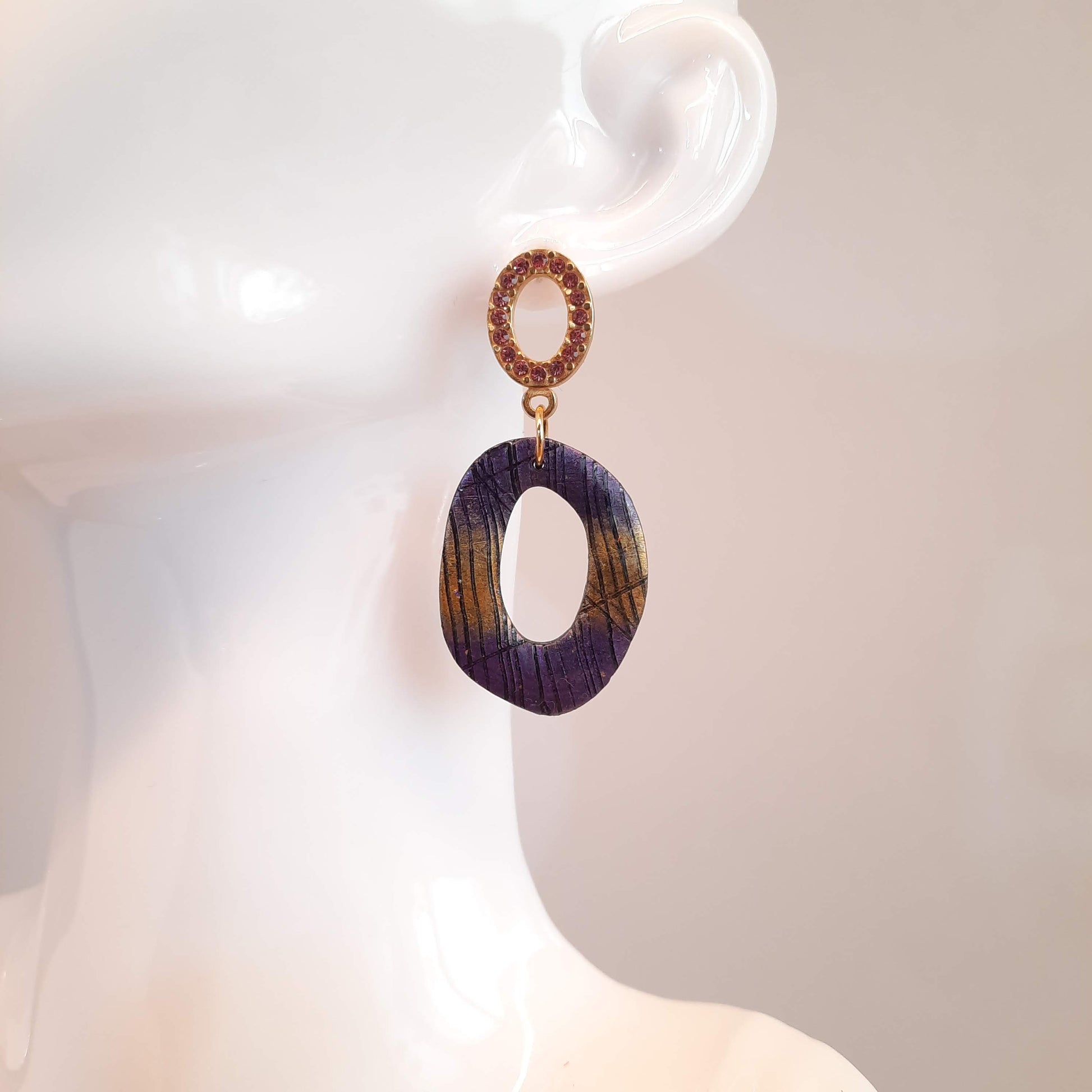 Pendientes Ovalados Labradorita Violeta Con Base Dorada Y Strass