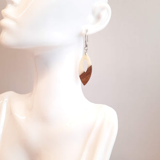 Pendientes Ovalados Blancos Madera y Resina