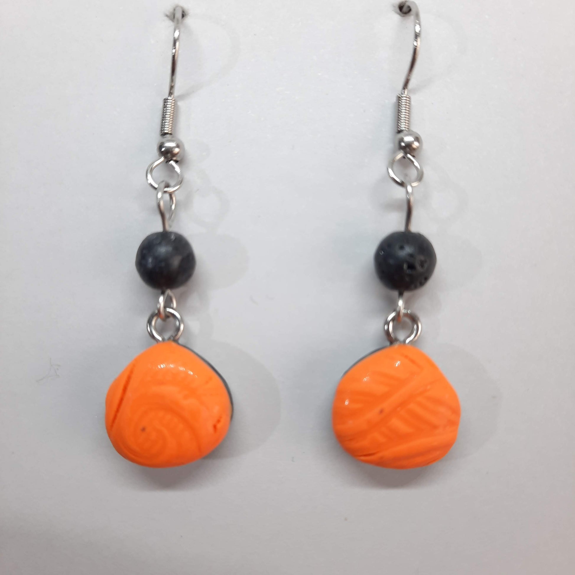 Pendientes Palma Naranja Con Bolitas De Lava