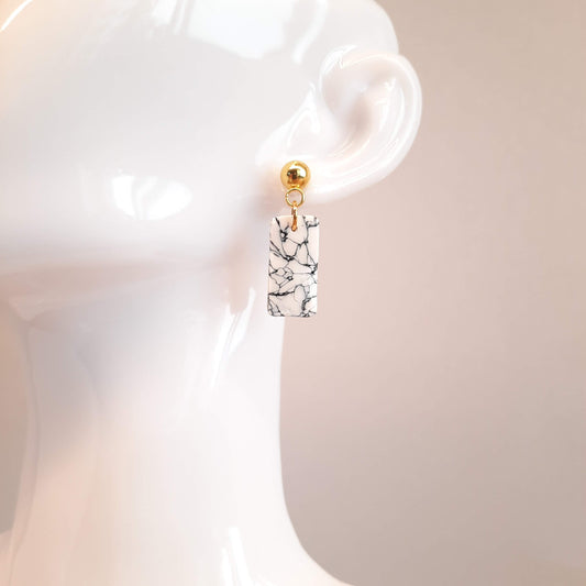 Pendientes Rectangular Blanco Mármol con Base Dorada