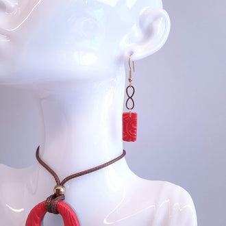 Pendientes Rectángulo Rojos con Ganchos Dorados