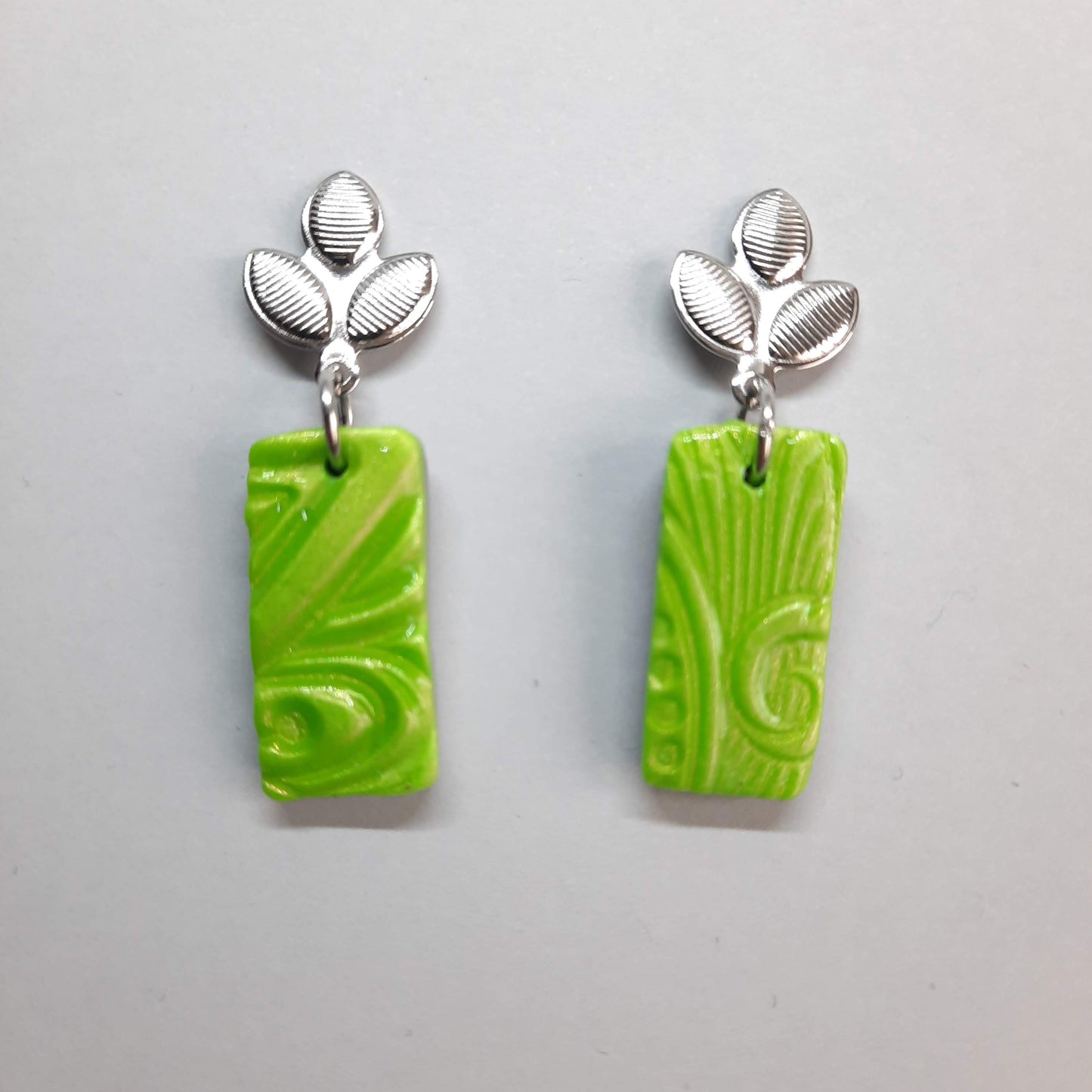 Pendientes Rectángulo Verde con Base Plateada