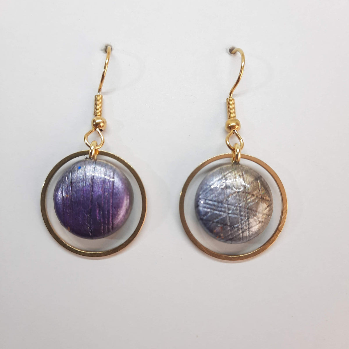 Pendientes Redondos Con Ganchos Labradorita Violeta