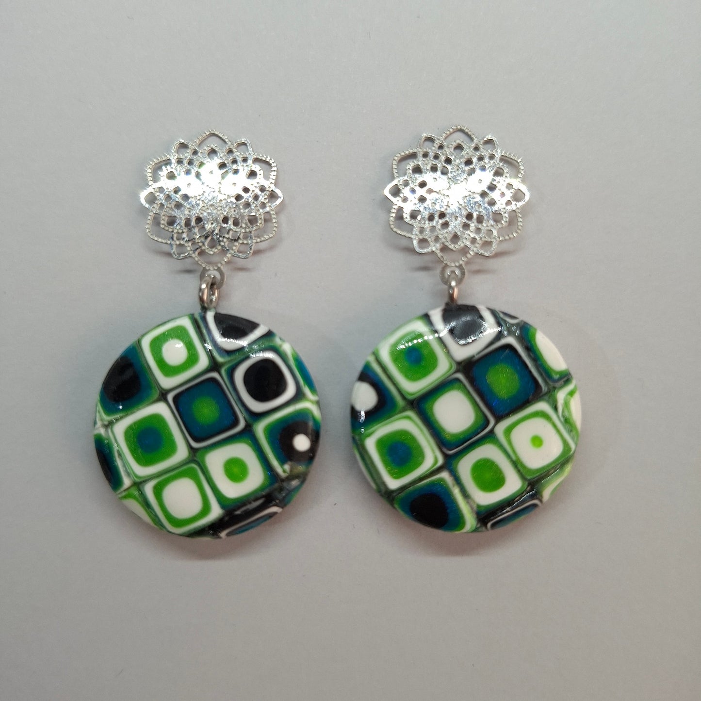 Pendientes Redondos Grandes Mosaico Verde Con Base Plateada
