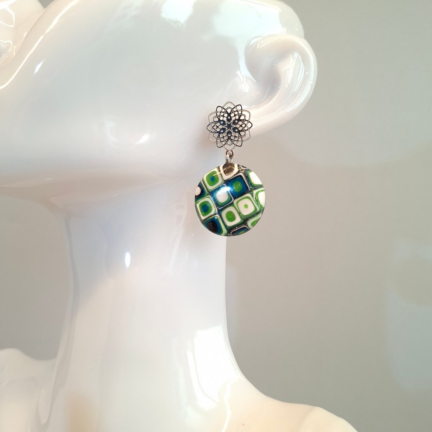 Pendientes Redondos Grandes Mosaico Verde Con Base Plateada