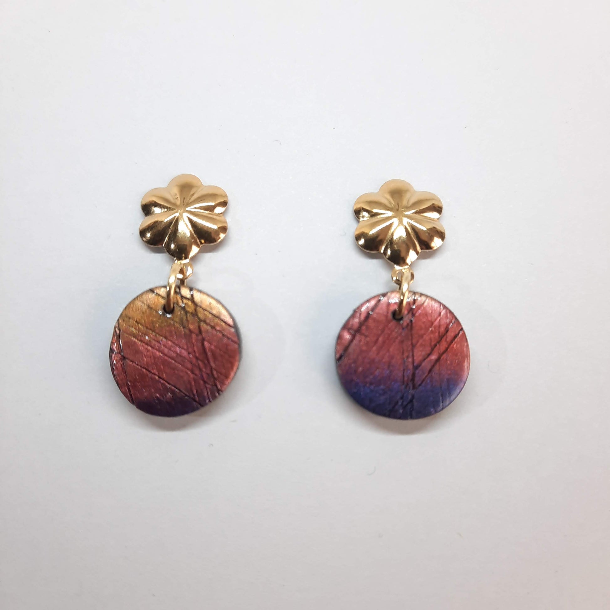 Pendientes Redondos Pequeños Labradorita Violeta con Base Dorada