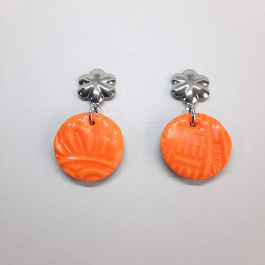 Pendientes Redondos Pequeños Naranja con Base Plateada