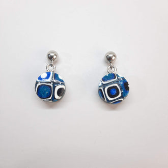 Pendientes Redondos Pequeños Pasión Azul Con Base Plateada