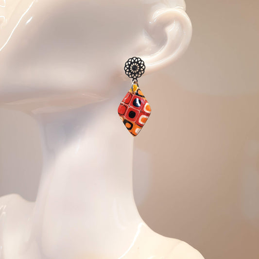 Pendientes Rombo Medianos Arcoíris Con Base Plateada