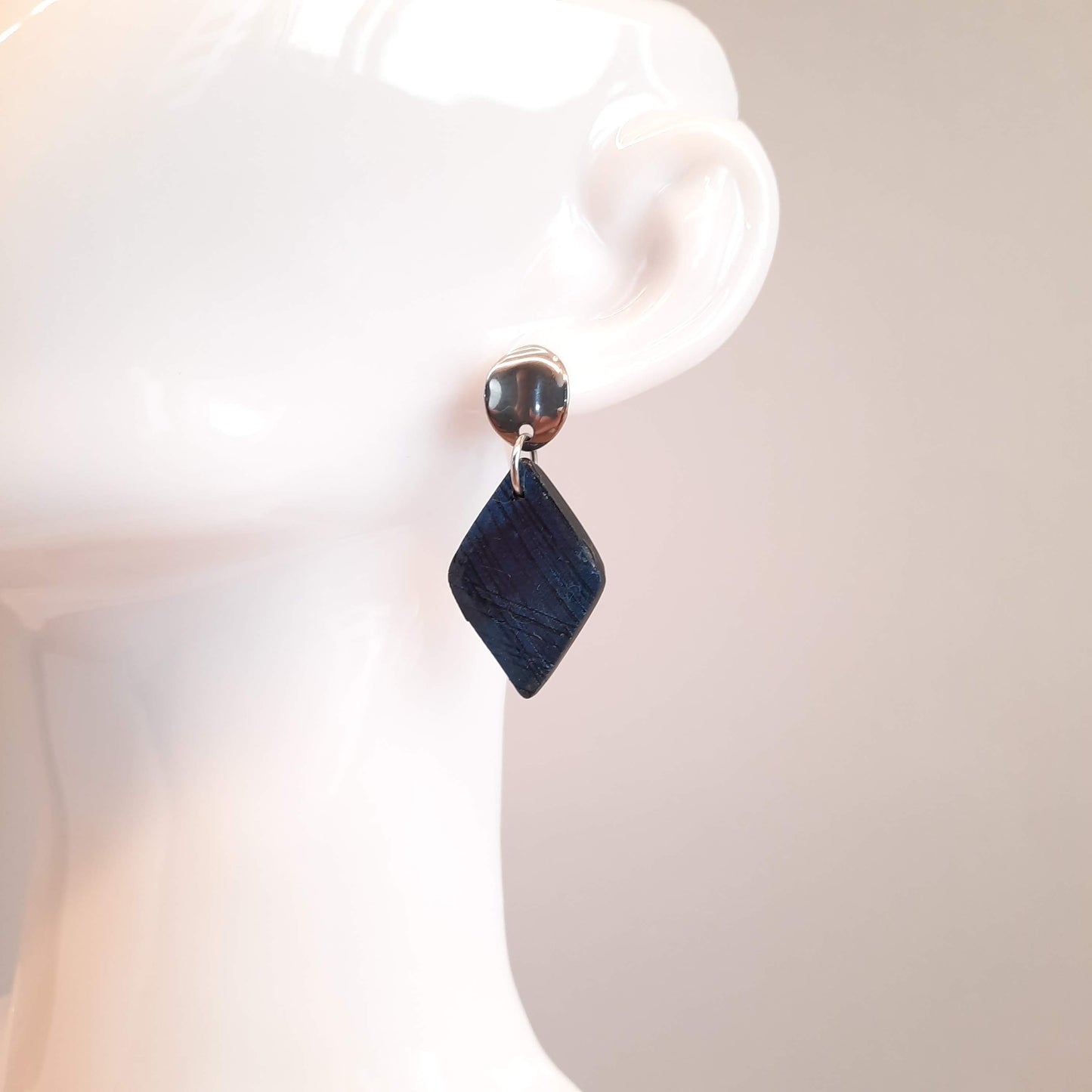 Pendientes Rombo Medianos Labradorita Azul con Base Plateada