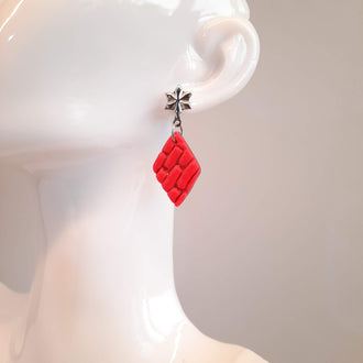 Pendientes Rombo Medianos Rosa Neón Con Base Plateada