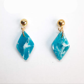 Pendientes Rombo Pequeños Aguamarina con Base Dorada