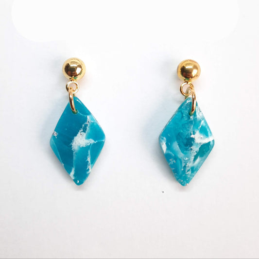 Pendientes Rombo Pequeños Aguamarina con Base Dorada