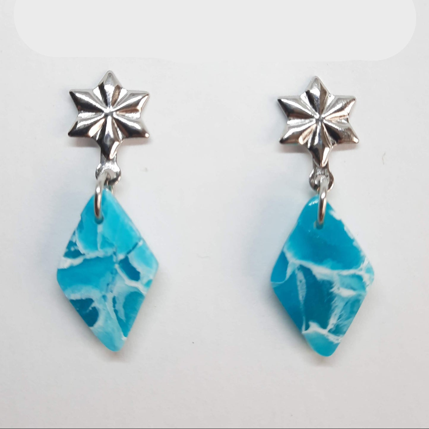 Pendientes Rombo Pequeños Aguamarina Con Base Plateada