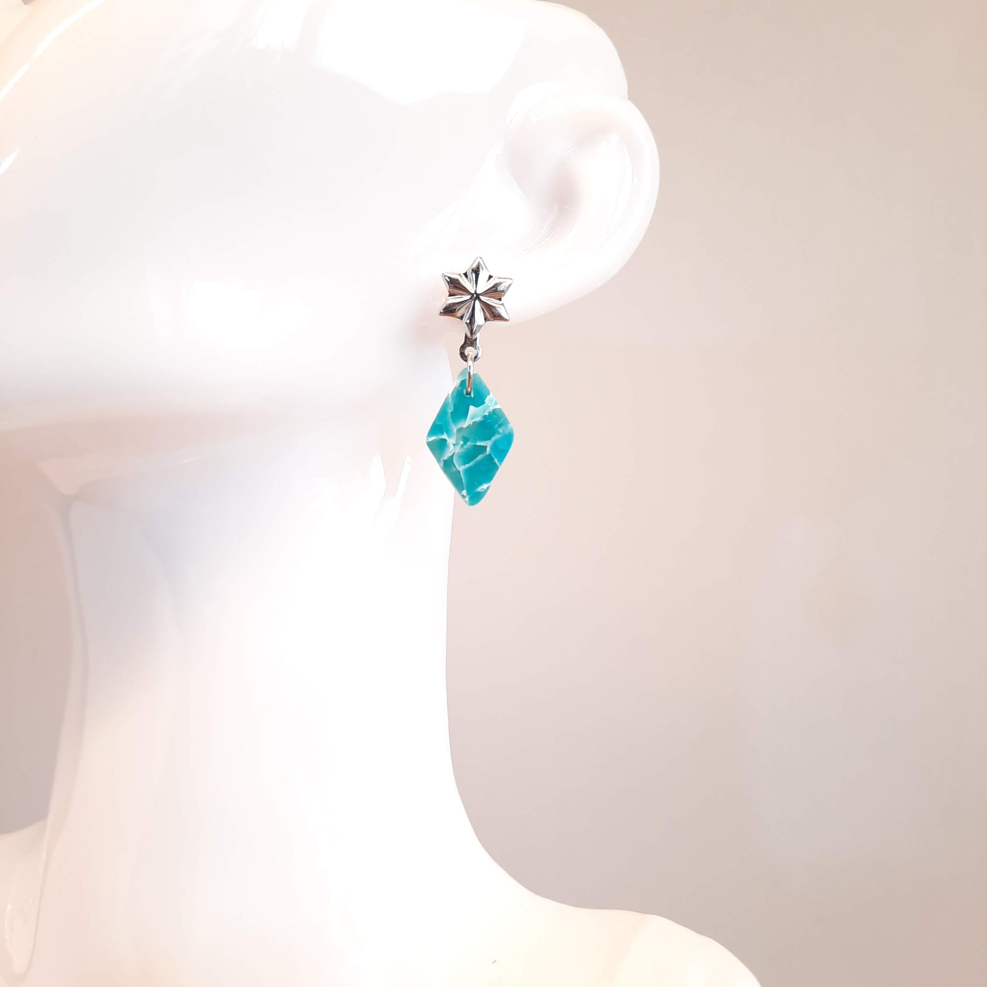 Pendientes Rombo Pequeños Aguamarina Con Base Plateada