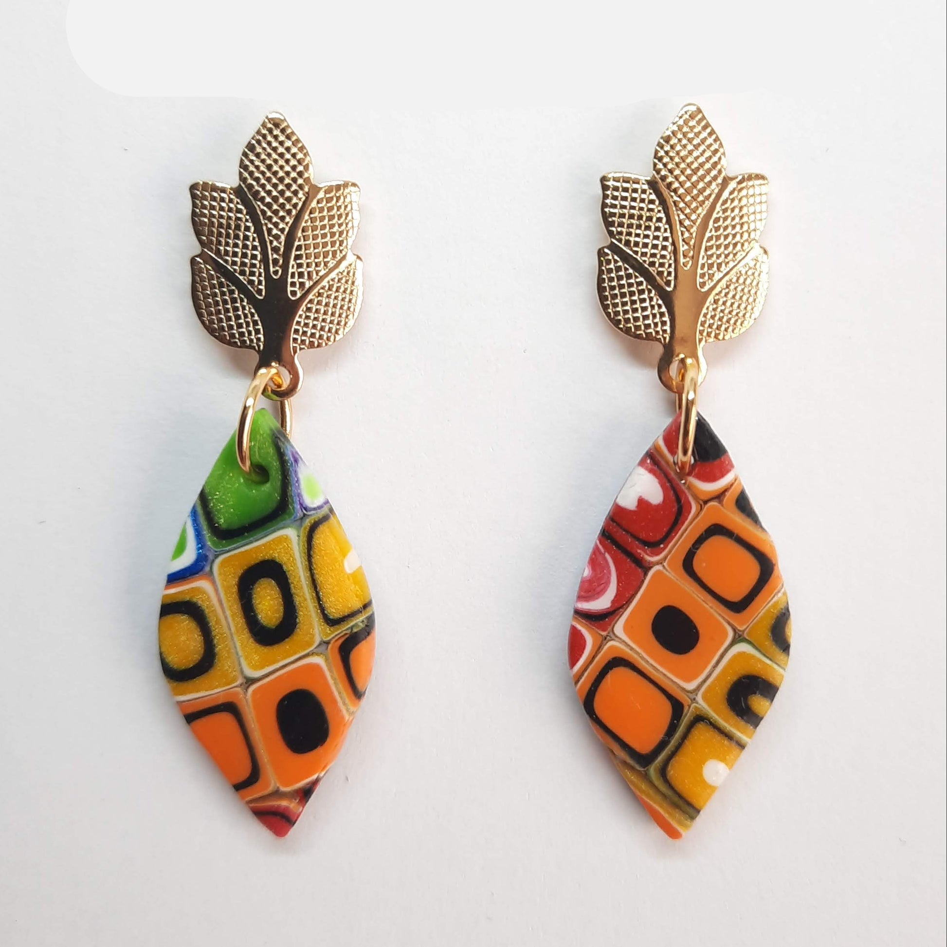 Pendientes Sevilla Arcoíris con Base Dorada